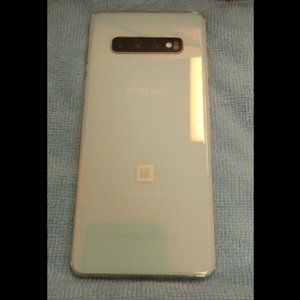 Samsung Galaxy S10+ in Iridescent White
